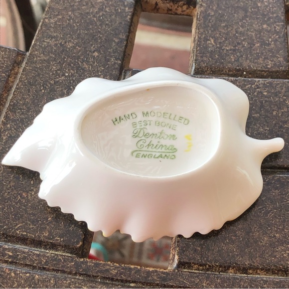 VINTAGE ENGLISH DENTON BONE CHINA LEAF SHAPE SMALL DISH RAISED FLOWER - Picture 3 of 6